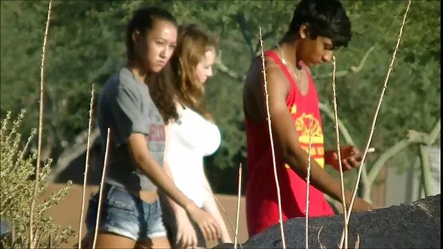 Une étudiante osseuse s'est abandonnée pour brazzer video gratuite des sucettes
