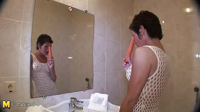 Horny chienne se fait baiser en levrette video porno gross fess en POV