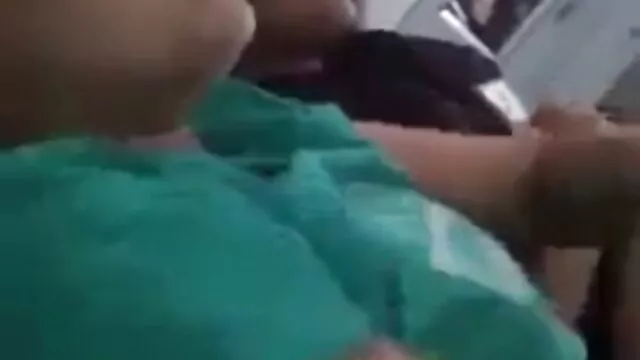 Pikaper a jeté un bébé dans une pose de chien pour le film porno vintage streaming sexe