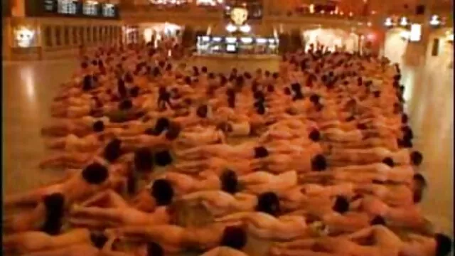 Les filles ont organisé une bagarre dans l'huile, clip porno gratuit puis ont eu des relations sexuelles