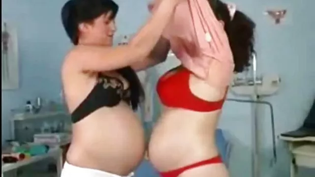 Bombasse sexy baise prono vidéo xxx avec deux hommes