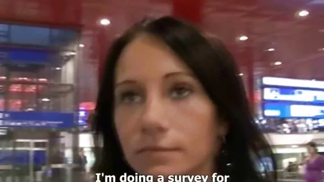 Drunk Carolina xxx vidéo gratuit a sucé un raifort avec plaisir