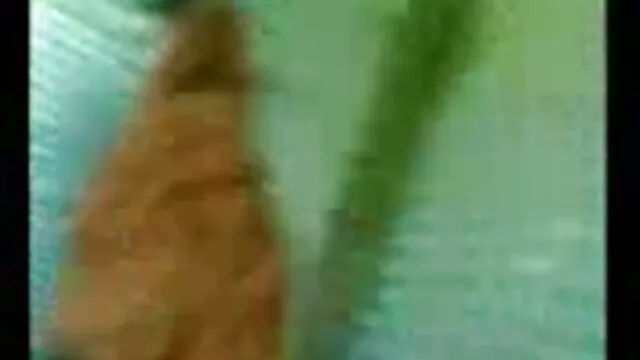 Cutie sexy xxx vidéo xxx frottant son clitoris sauvagement