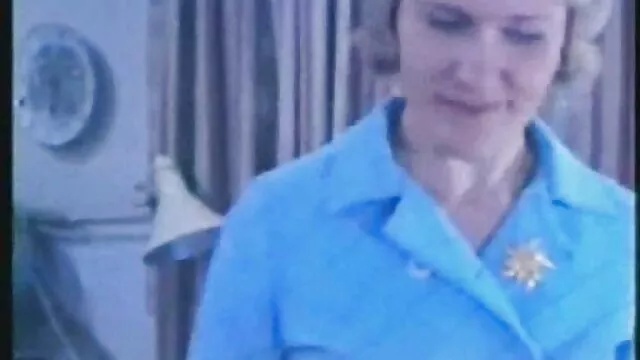 Une fille bien soignée a développé une chatte et les video xxx baisée avec deux hommes