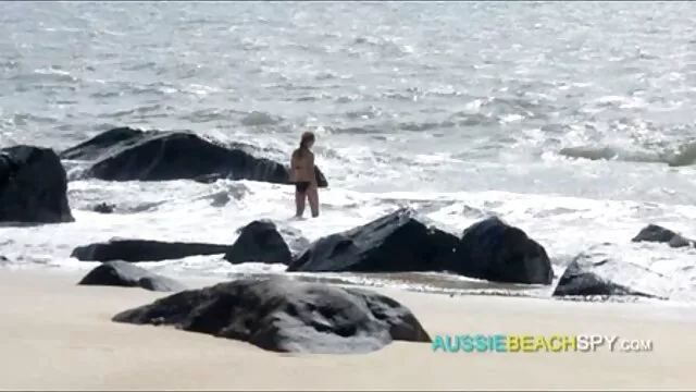 Jeune fille baise avec un puissant vidéo xxx gratuit entraîneur d'arts martiaux
