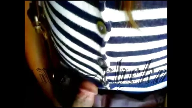 La fille de l'escorte s'est un peu branlée et s'est changée en vidéos films pornographiques bottes hautes