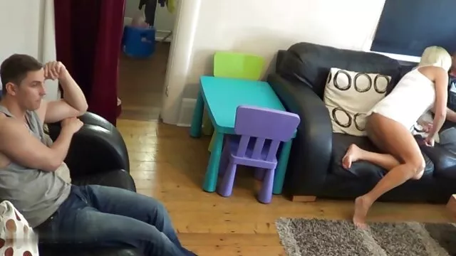 Rousse dodue femme devient follement excitée par la fumée de cigarette video arab porno