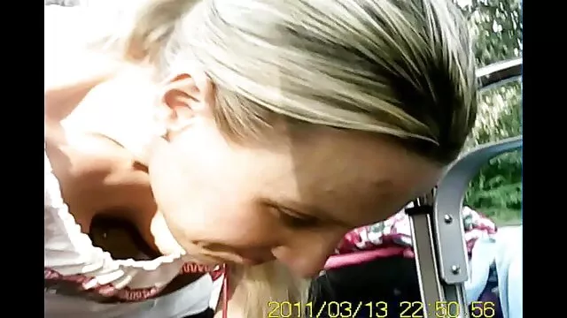 Un homme a déchiré une magnifique blonde films vidéos porno à la maison