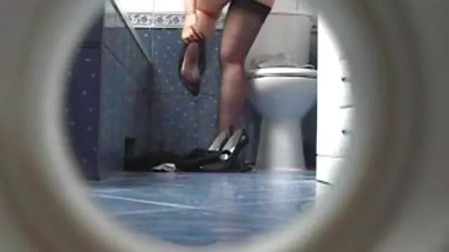 Le chien noir a laissé April sucer et l'a sexe videos gratuites pilonnée activement sur le lit