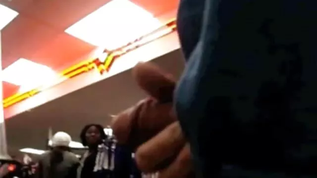 Une allemande xxx vidéo xxx sensée suce une personne