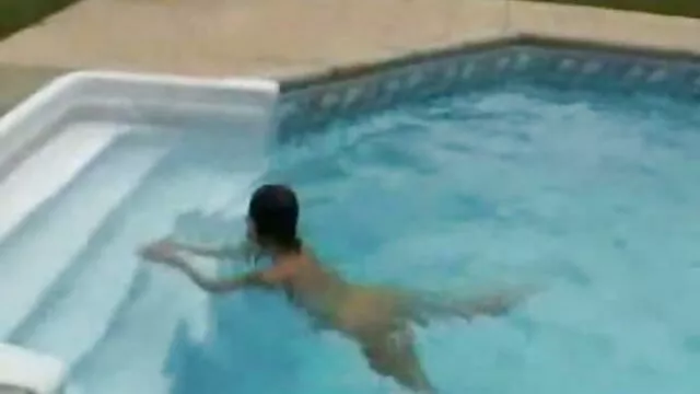 La chienne blonde a sucé le raifort film porno x video du mec et a avalé du sperme