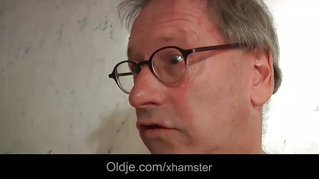 Fille se masturbe les meilleurs videos pornographiques devant la caméra