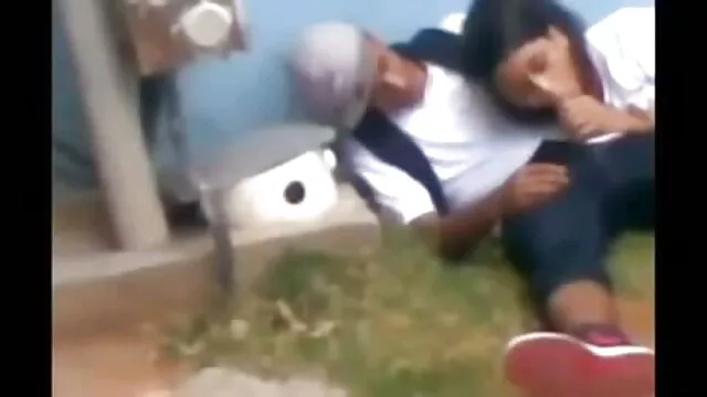 La fille a invité son petit ami à lui rendre video x orgie visite pour baiser