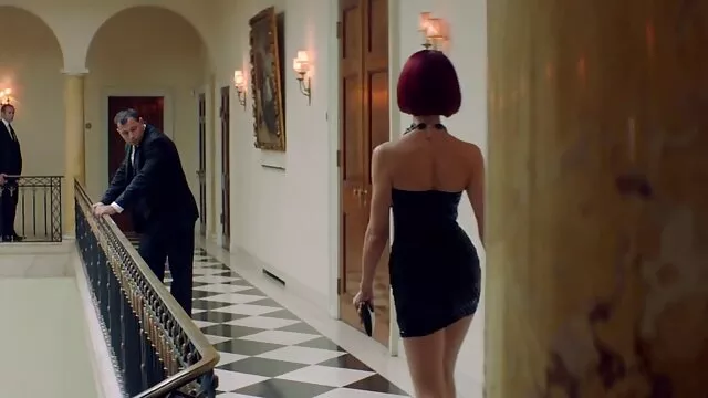 La blonde video pornographique xxx a été élevée pour du bon sexe pour grand-mère