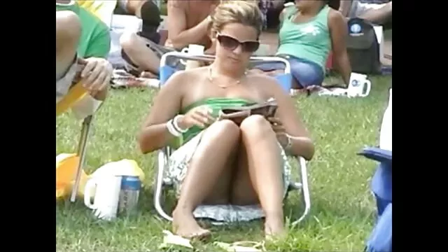 Une vidéo xxxl porno étudiante russe s'est donnée à son petit ami sur le lit