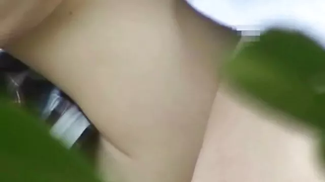 Une étudiante sexy video x gratuite française a ramené à la maison un mec âgé et l'a baisé pendant que les parents sont absents