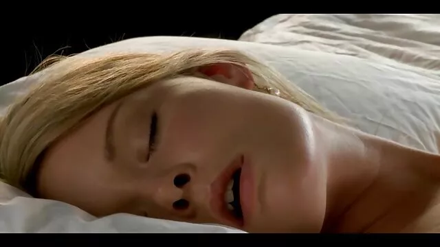 Des xxl vidéo pornographique lesbiennes sexy se font baiser en tête-à-tête