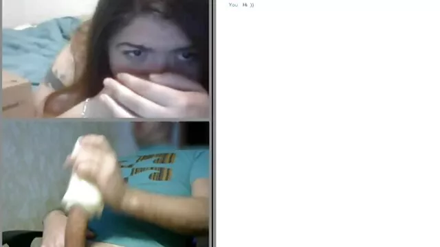 De jeunes poussins russes se frottent leurs corps vidéos film porno nus les uns contre les autres