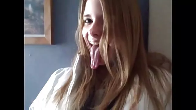Vieille grand-mère lubrique baisée video sexe streaming gratuit par deux hommes russes
