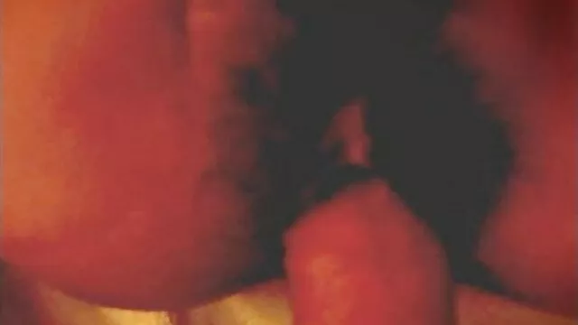 Blonde aux petits seins vidéo film sexe se fait passionnément baiser par un mec au bord de la piscine