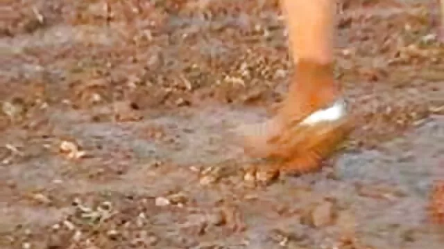 Un macho brutal a jeté un bâton dans le cul de la fille video porno laly asiatique