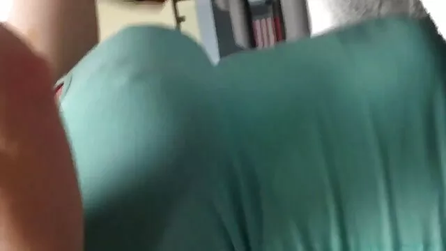 Poussin aux gros seins obtient un grand plaisir du sexe lesbien video porno pdf avec une jeune copine