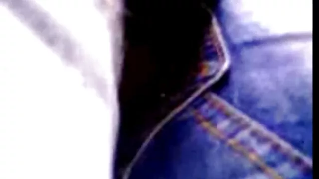 Le mec video x amateur gratuit a menotté la fille et baisé