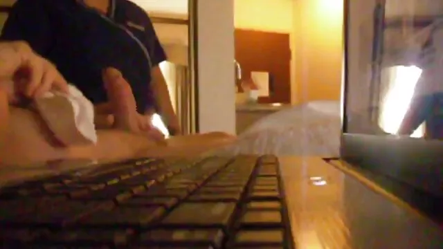 Negro plombier a accepté le paiement pour les services avec pipe chaude streaming sexe francais de la femme au foyer