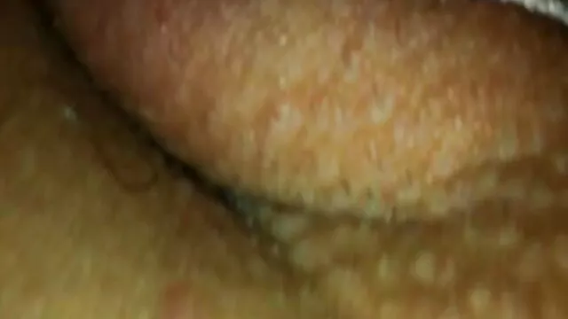 Un fétichiste clip de musique porno attache une femme flexible avec une corde solide