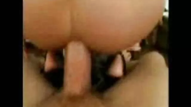 Une femme russe est allée au colportage et s'est fait pilonner avec un video porno pic garçon