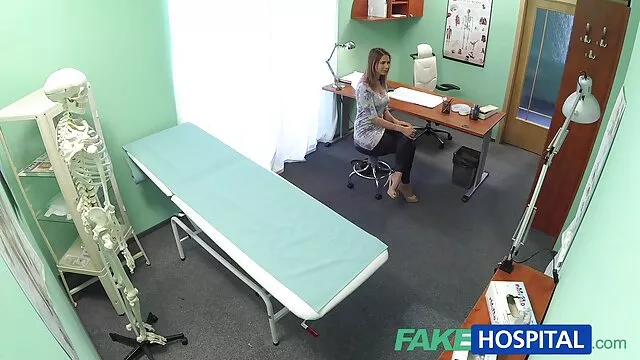 Deux filles baisent dans le film porno gratuit video cul avec un homme