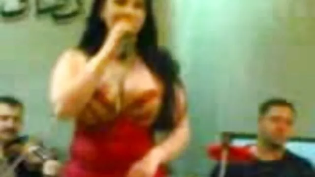 Une pute russe a grimpé sur la bite videos gratuites chattes poilues d'un voisin
