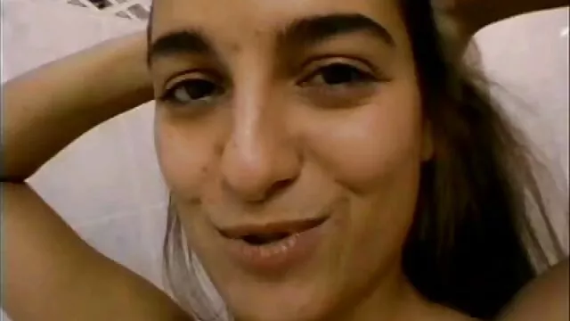 L'arbitre baise une pom-pom girl aux gros mini clip porno seins dans le vestiaire