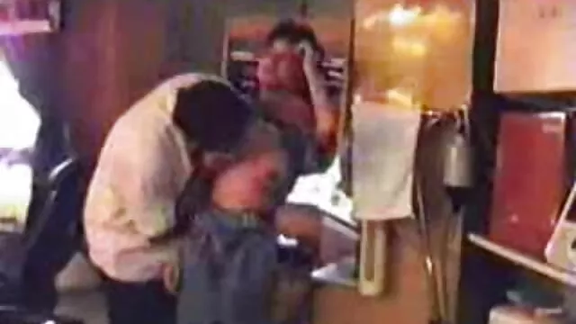 Une jeune blonde s'est livrée à la promesse voir video porno d'acheter ses nouvelles bottes