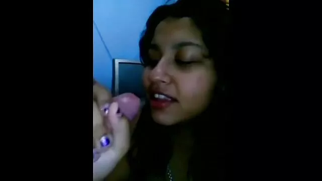 Une mulâtre bbw video film porno francais avec un tatouage sur son corps a donné à un mec de se baiser