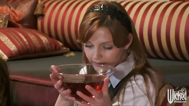 Chienne effrontée aux cheveux blancs donne une pipe cool film prono vidéo