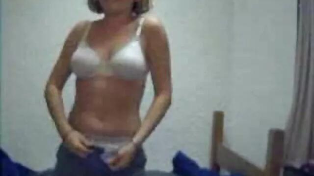 Negro fait frire la futanari video porno blonde Sara dans le cul