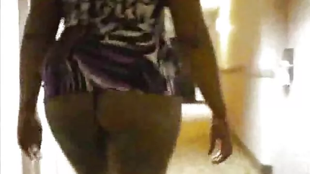 La fille écarta ses jambes fines et donna videos pornos gratuites francaises à lécher le clitoris