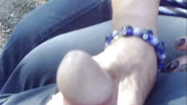 Alice suce diligemment la film porno video xxx bite de son mec