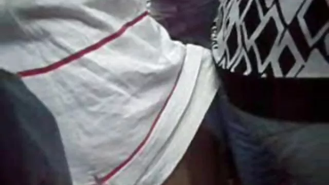 Kelly aux gros seins chevauche la bite video sexe adulte gratuit de Guy