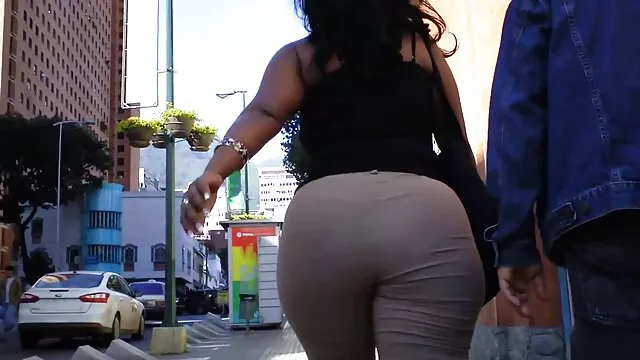 Kinky masseuse branle passionnément un video xxx ado mec nu barbu