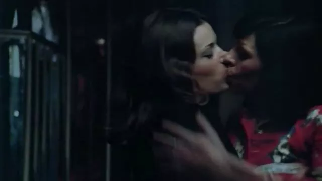 Monica a montré sa chatte de près et a sucé video gratuite de porno une bite
