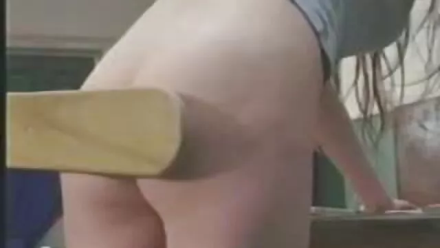 Une fille videos xxx africaine potelée aux cheveux noirs a appelé un ami au sauna et s'est branlée avec de gros seins