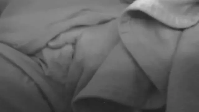 Fille luxueuse baise sa chatte video x orgie avec un strapon