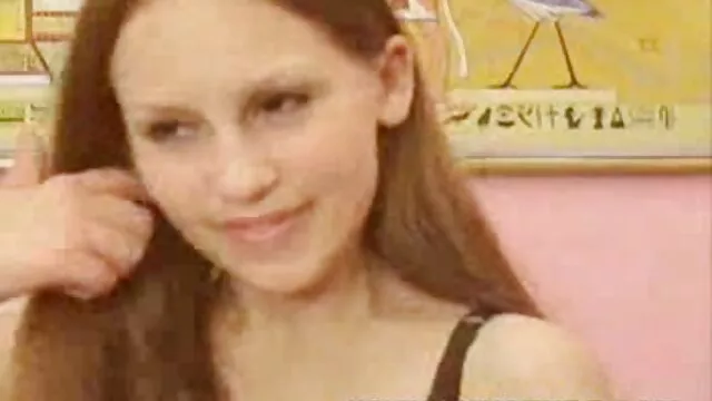 L'enfant à la maison baise vidéos de films x une prostituée dans différentes poses